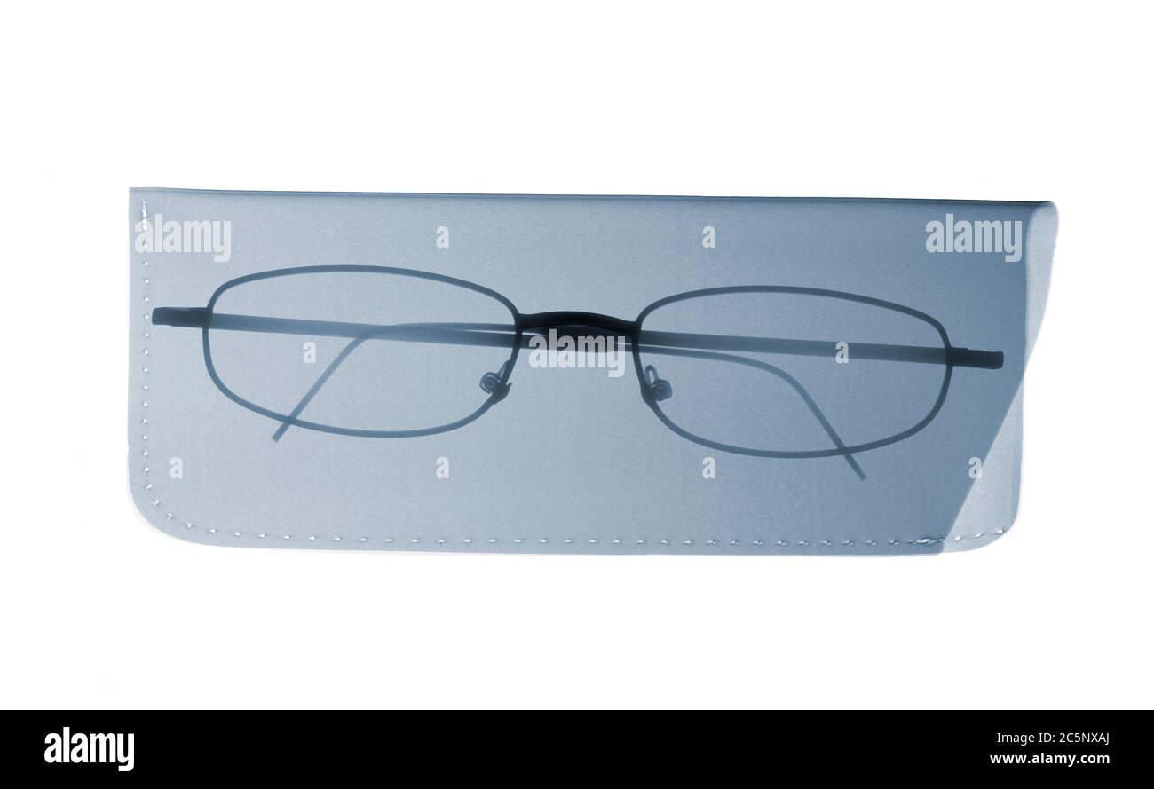 Lunettes en étui, rayons X de couleur. Banque D'Images Lunettes en étui, rayons X de couleur. Banque D'Images