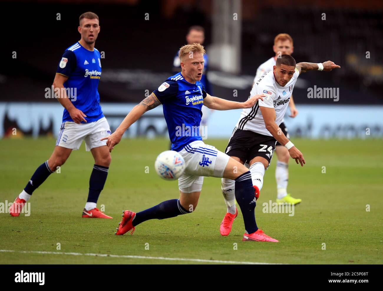 Anthony Knockaert de Fulham s'oriente vers le but lors du match de championnat Sky Bet à Craven Cottage, Londres. Banque D'Images