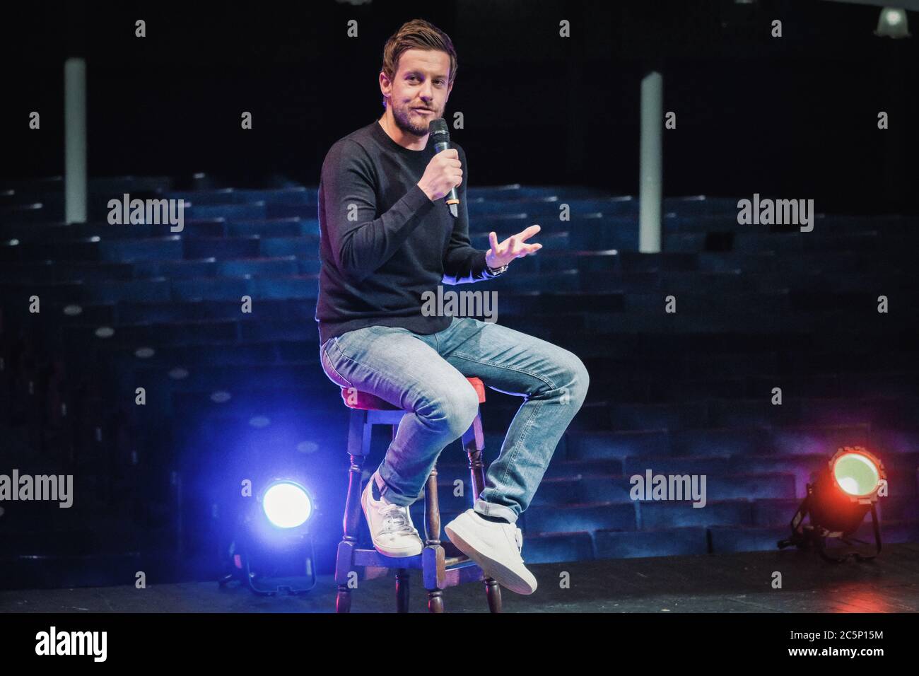 03ème juillet 2020 - Newcastle, Royaume-Uni: Le comédien Chris Ramsey se présente sur scène au théâtre et à l'opéra de Tyne dans le cadre de la collecte de fonds Live at the Tyne Theatre. L'événement a été joué dans un théâtre vide et diffusé dans le monde entier via Twitch. Banque D'Images