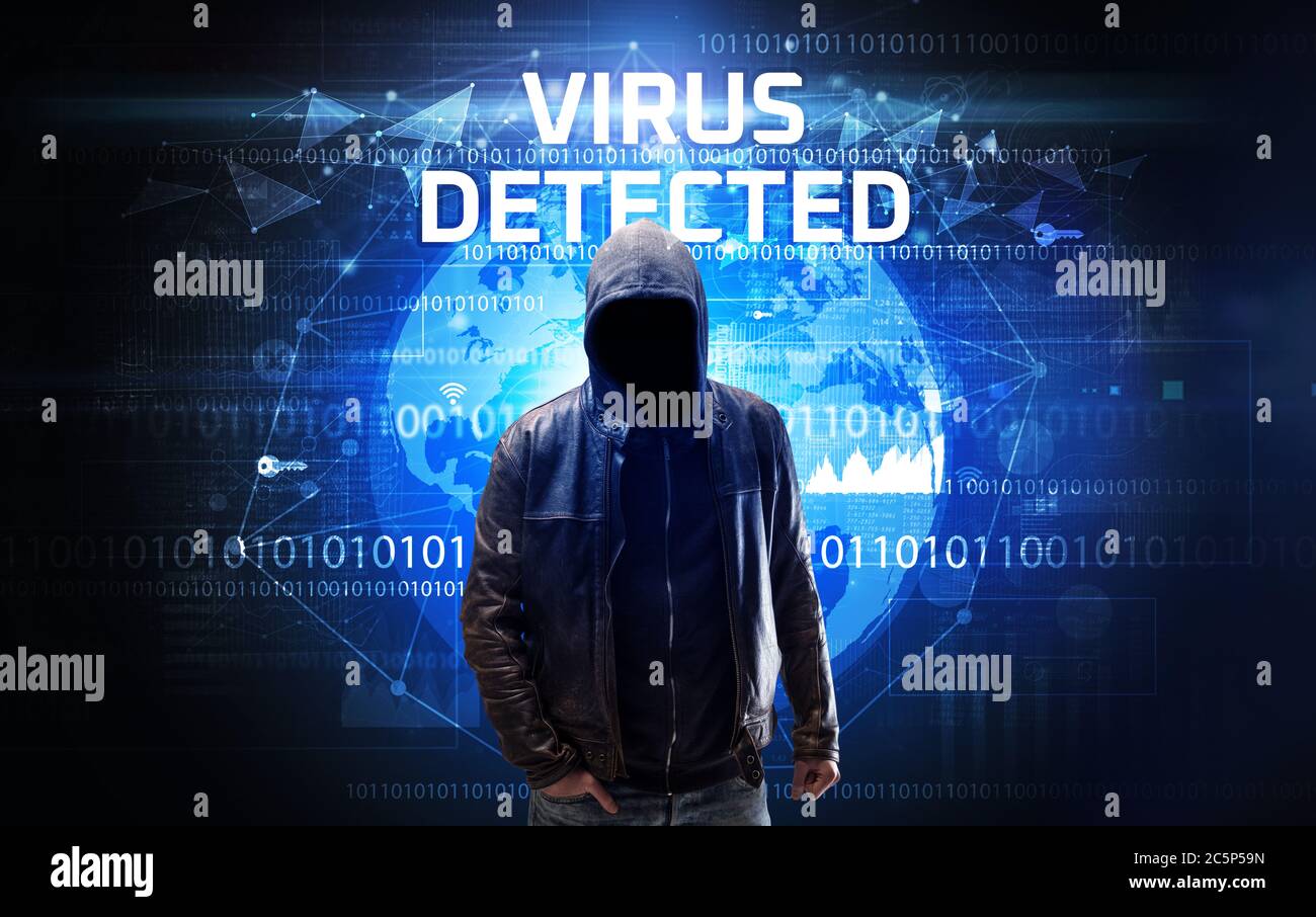 Hacker sans visage au travail avec VIRUS DÉTECTÉ inscription, concept de sécurité informatique Banque D'Images