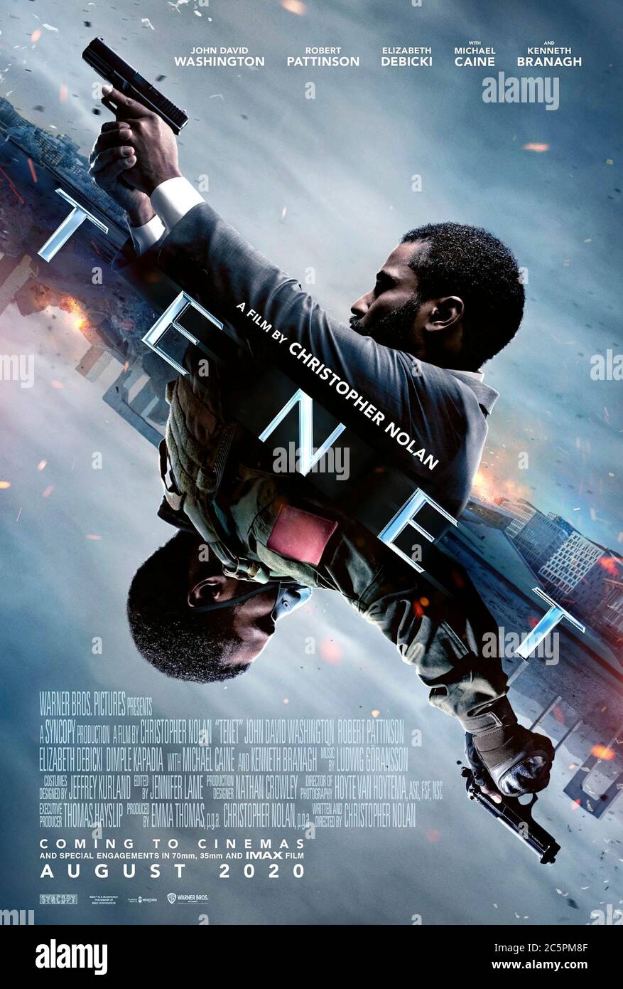 Tenet (2020) dirigée par Christopher Nolan et mettant en vedette John David Washington, Robert Pattinson, Elizabeth Debicki, Aaron Taylor-Johnson et Kenneth Branagh. Sous-enrubannages à venir épique par Christopher Nolan impliquant des espions, le temps de voyage et l'évolution. Banque D'Images