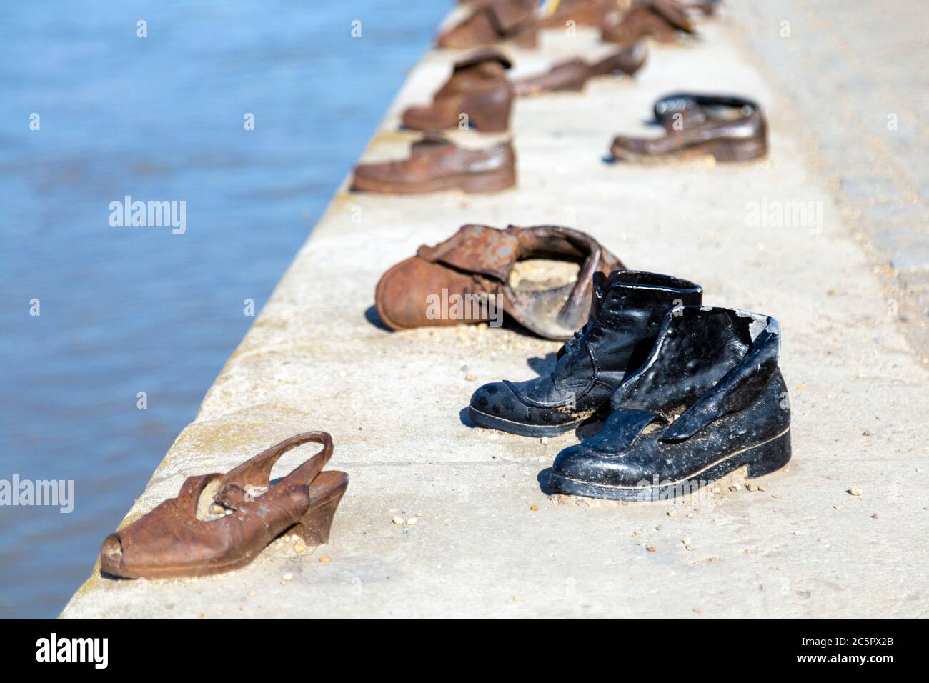 Chaussures sur le mémorial de la rive du Danube, Gybu ula Pauer, Budapest, Hongrie Banque D'Images