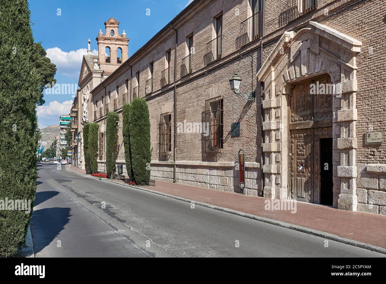 Colegio-Convento de San Basilio, bâtiment de style baroque du XVIIIe siècle, centre culturel et salle de classe des beaux-arts à Alcalá de Henares, Madrid, Europe Banque D'Images