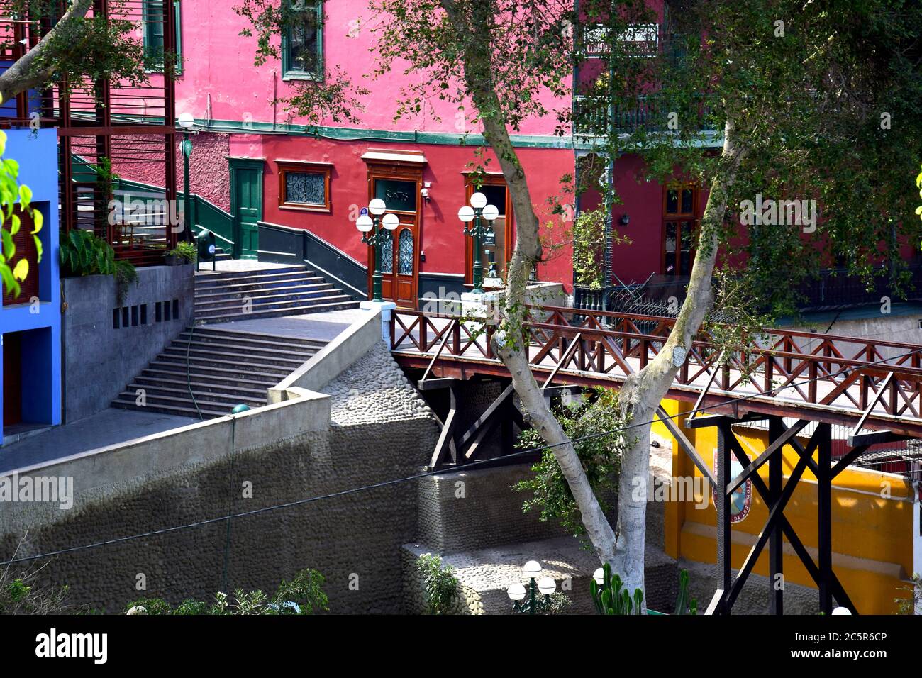 Architecture coloniale colorée à Lima, Pérou Banque D'Images