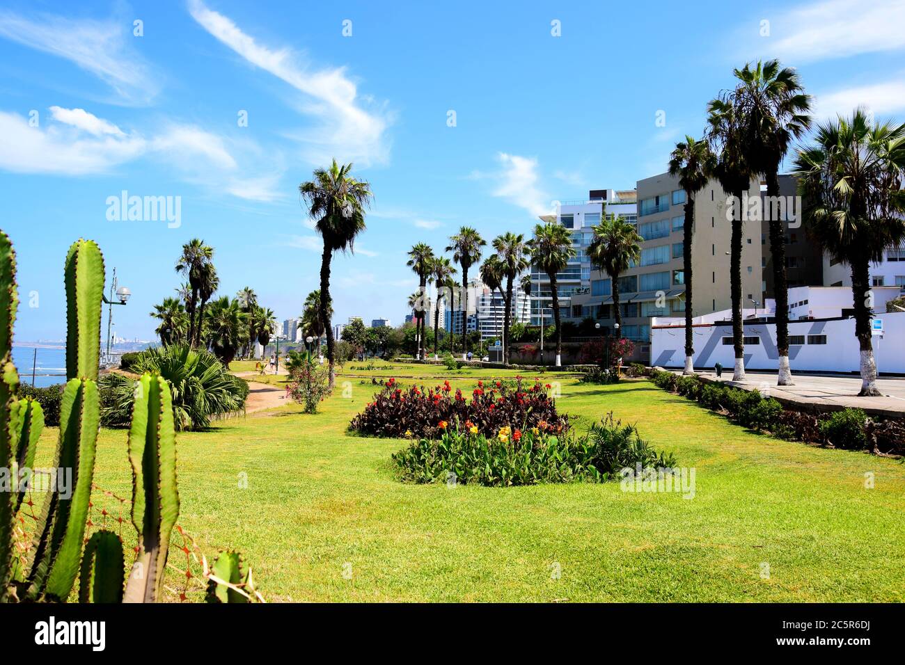 Jardin public à Barranco un quartier dans le sud de Lima, Pérou Banque D'Images