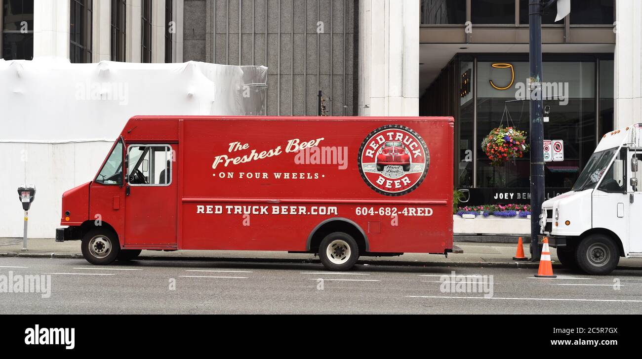 Une camionnette de livraison de la bière Red Truck est garée dans une rue du centre-ville à Vancouver, en Colombie-Britannique, au Canada. Banque D'Images