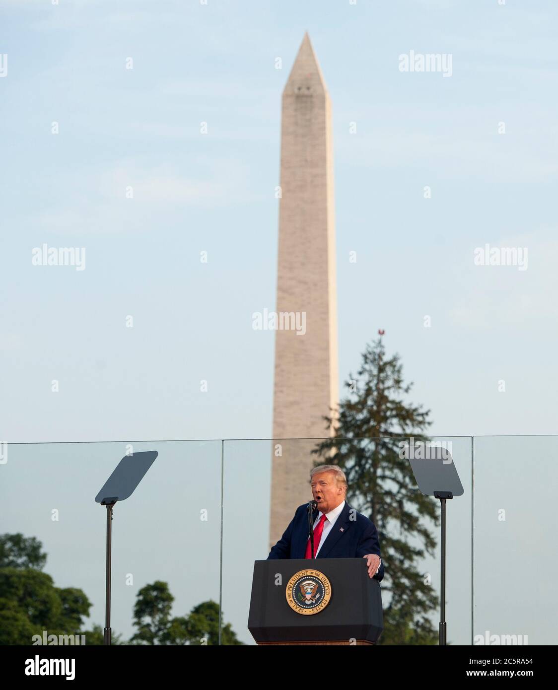 Le président Donald Trump et la première dame Melania Trump ont organisé leur événement « chute aux États-Unis » à la Maison Blanche à Washington, DC., le samedi 4 juillet 2020. (Photo de Rod Lamkey Jr./SIPA USA) crédit: SIPA USA/Alay Live News Banque D'Images