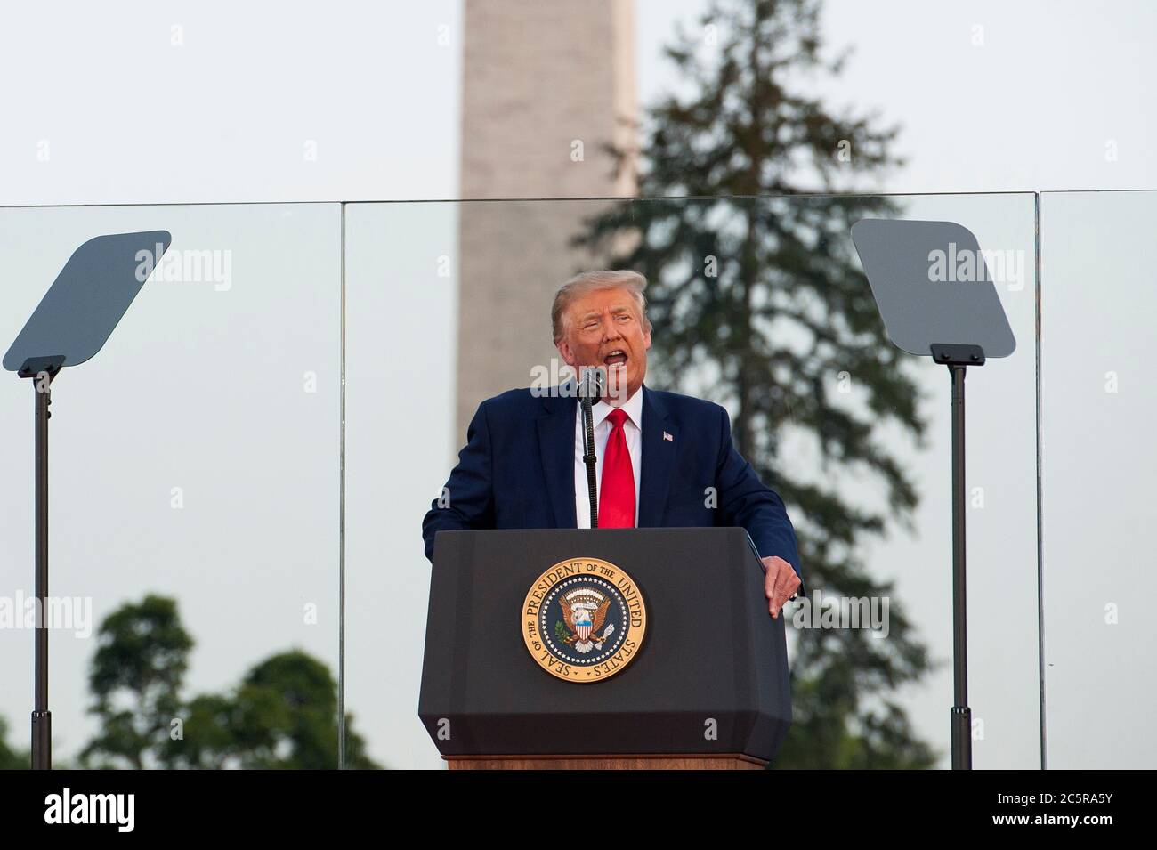 Le président Donald Trump et la première dame Melania Trump ont organisé leur événement « chute aux États-Unis » à la Maison Blanche à Washington, DC., le samedi 4 juillet 2020. (Photo de Rod Lamkey Jr./SIPA USA) crédit: SIPA USA/Alay Live News Banque D'Images