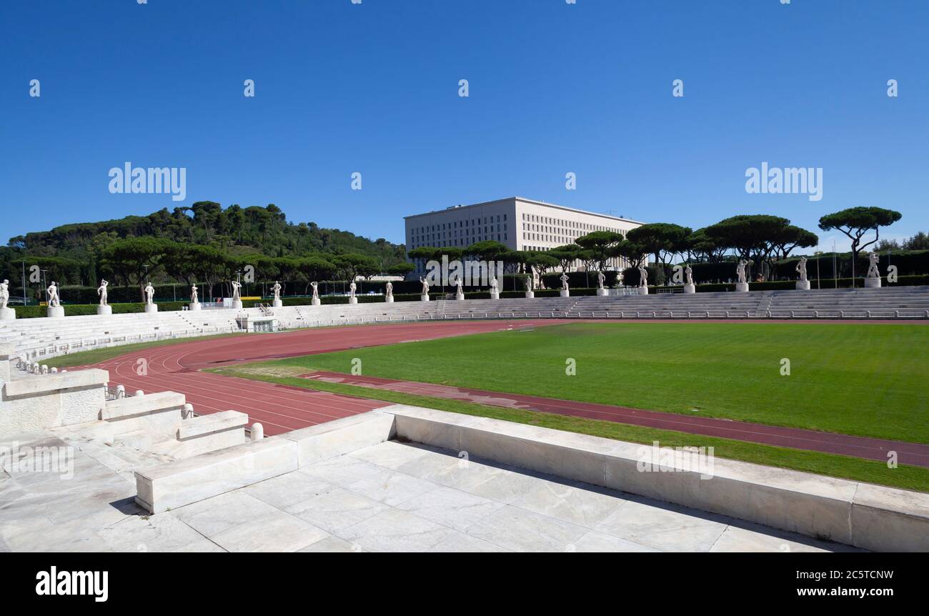 Stadio dei Marmi dans la lumière du soleil de juin (Rome, Italie) Banque D'Images