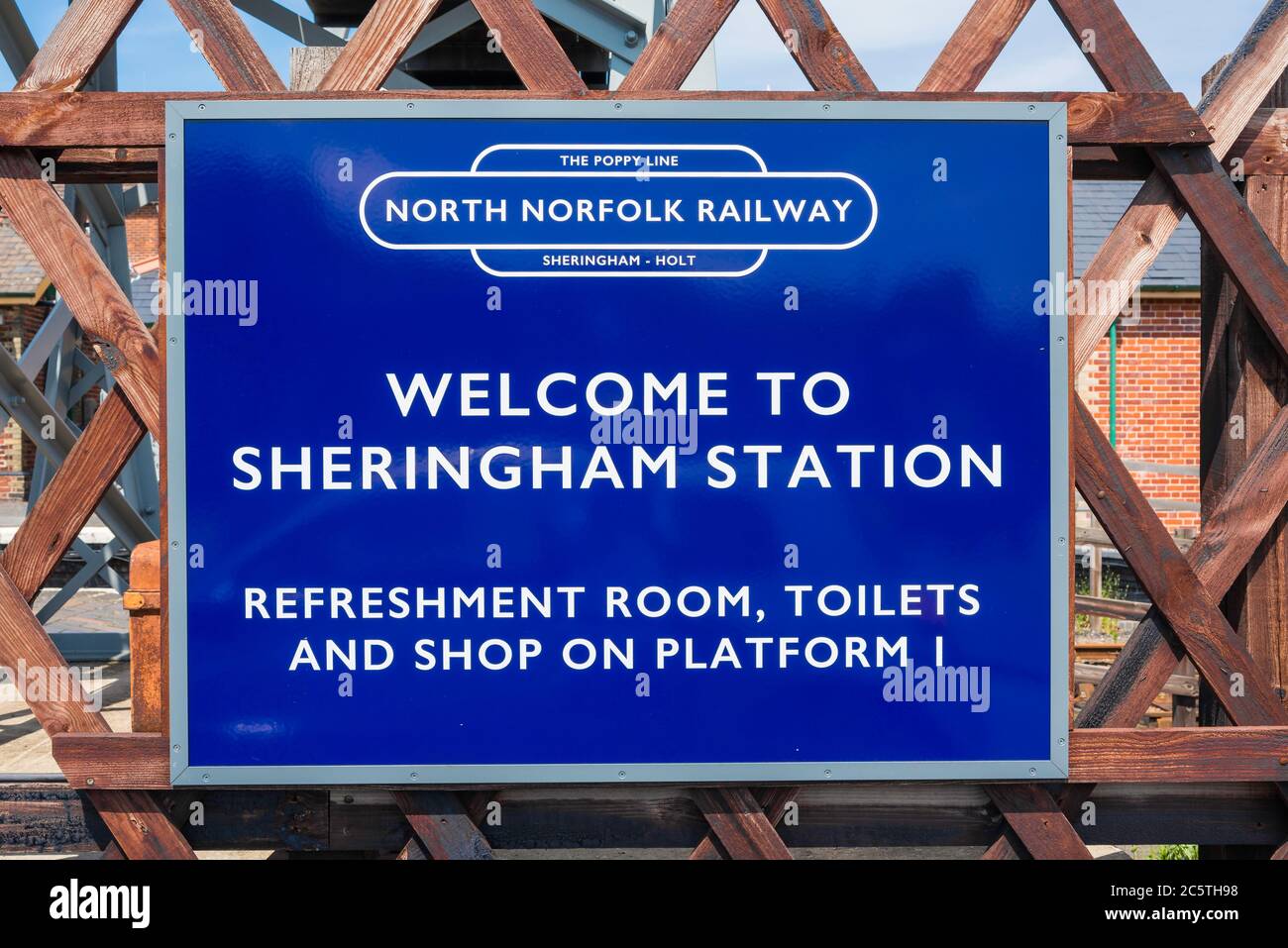 North Norfolk Railway, vue sur le panneau de la gare de North Norfolk Railway, une gare d'époque à Sheringham, Norfolk, East Anglia, Royaume-Uni Banque D'Images