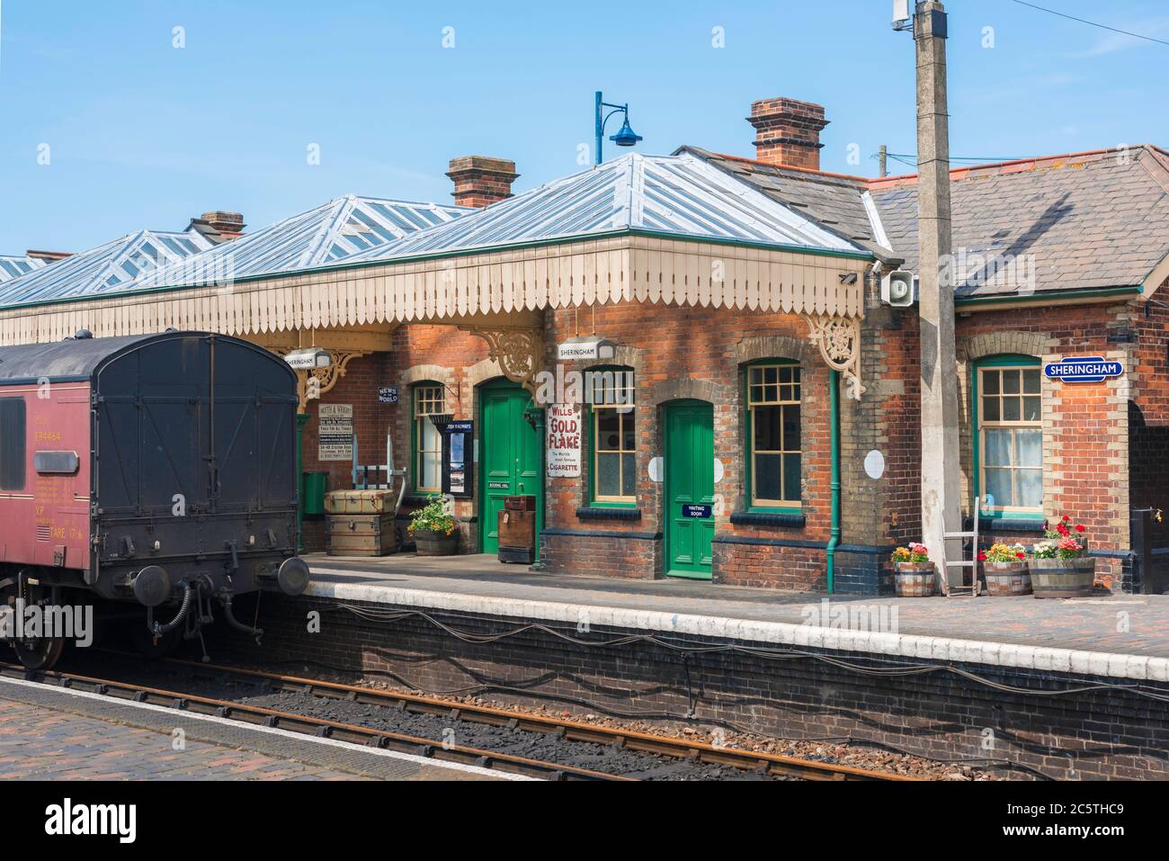 Sheringham Railway, vue sur la plate-forme et les bâtiments du North Norfolk Railway, une gare d'époque à Sheringham, Norfolk, East Anglia, Royaume-Uni Banque D'Images