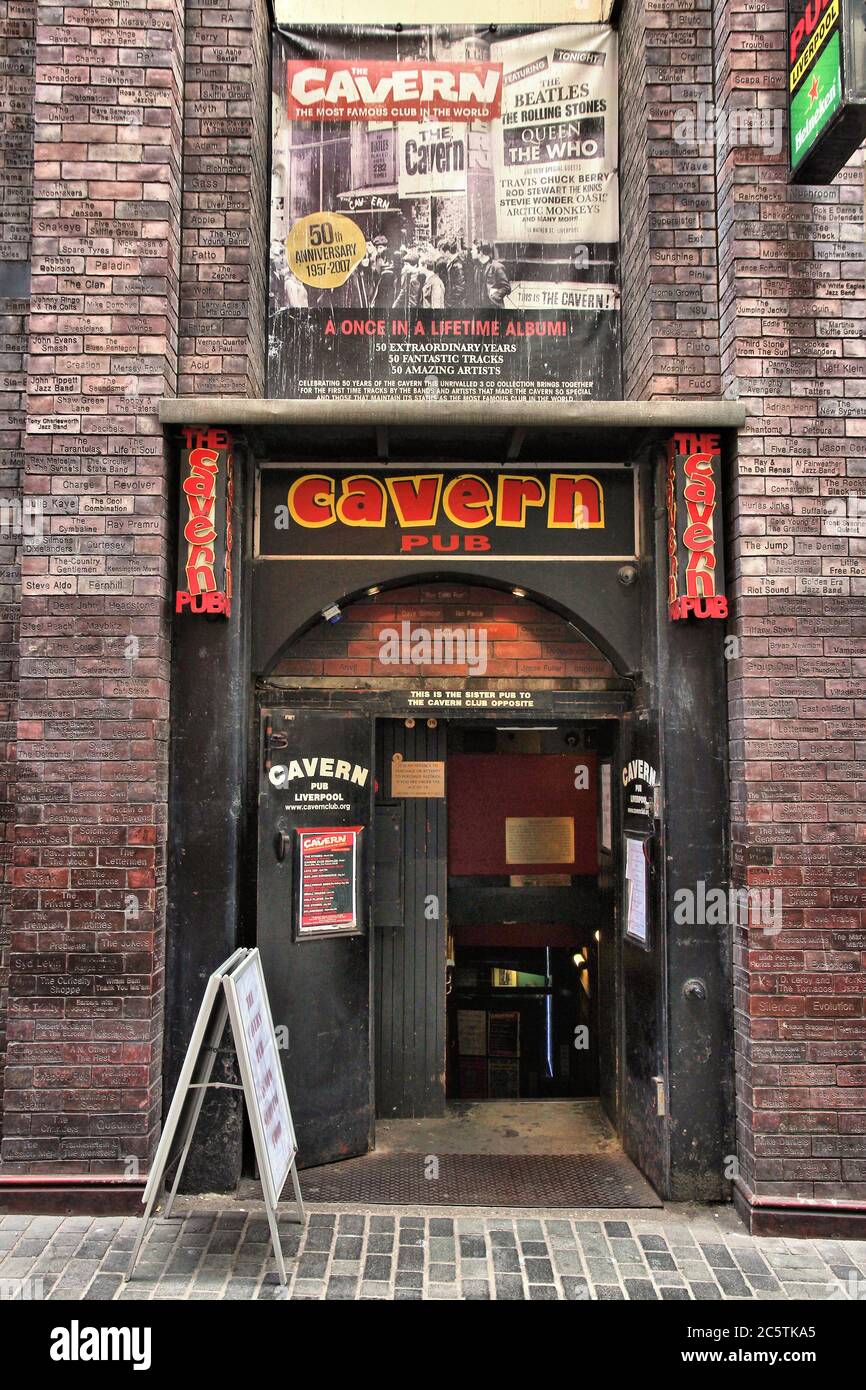 LIVERPOOL, Royaume-Uni - 20 AVRIL 2013 : The Cavern Pub à Liverpool, Royaume-Uni. Le club est célèbre comme le premier lieu à présenter le concert des Beatles en 1961. Banque D'Images