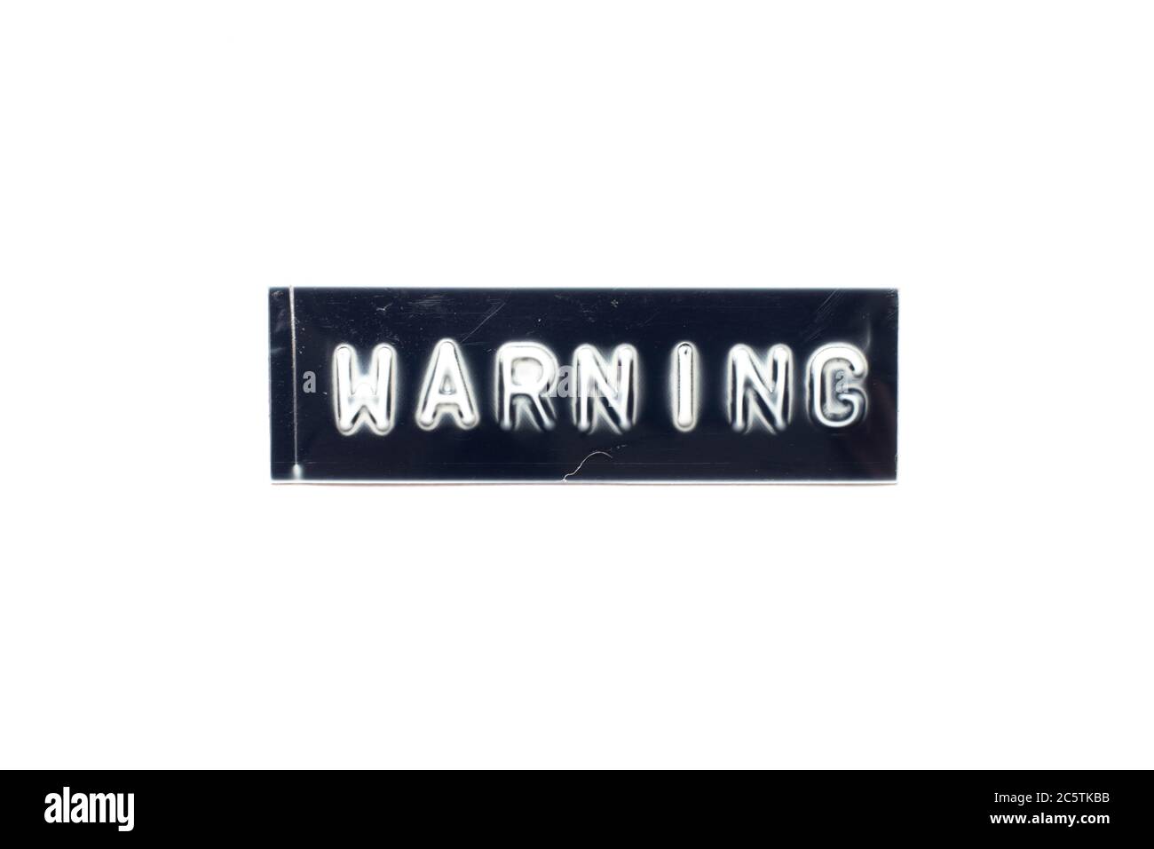 Lettre en relief dans le mot avertissement sur une bannière noire avec fond blanc Banque D'Images