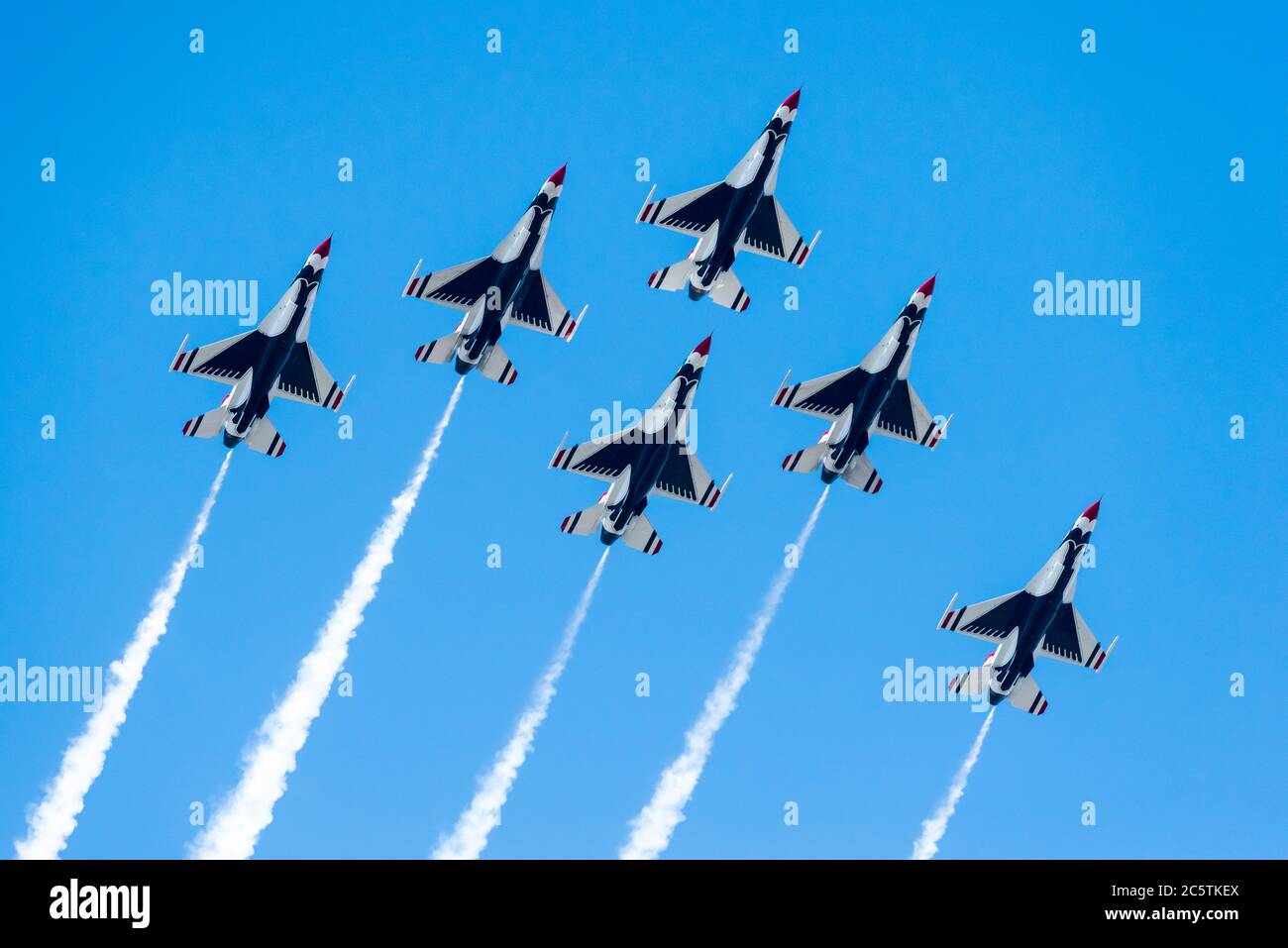 Boston, Massachusetts. 4 juillet 2020. USAF Thunderbirds volant à la DSD Salute à l'Amérique 2020 survol. Banque D'Images