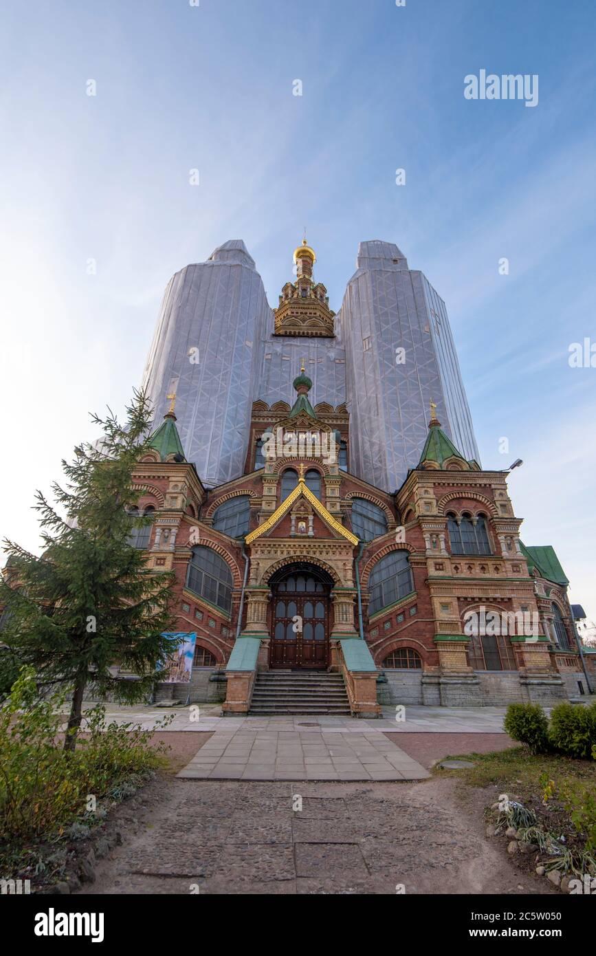Restauration de la cathédrale des Saints Pierre et Paul. Église orthodoxe russe située à Peterhof, en Russie, près de Saint-Pétersbourg. Banque D'Images