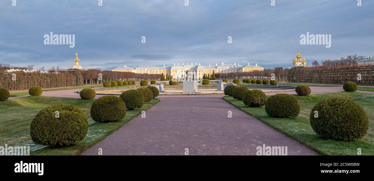 Peterhof, Saint-Pétersbourg, Russie. Palais Peterhof, commandé par Pierre le Grand. Banque D'Images