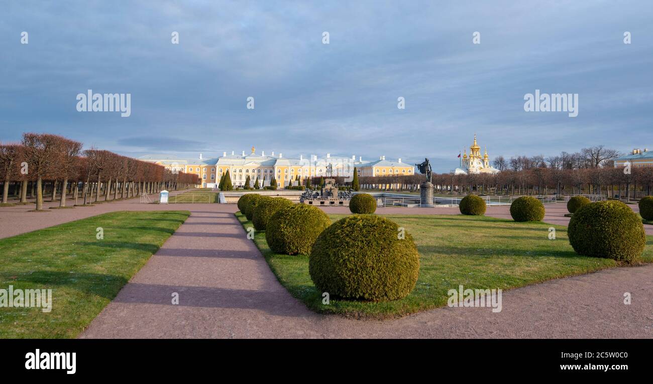 Peterhof, Saint-Pétersbourg, Russie. Palais Peterhof, commandé par Pierre le Grand. Banque D'Images