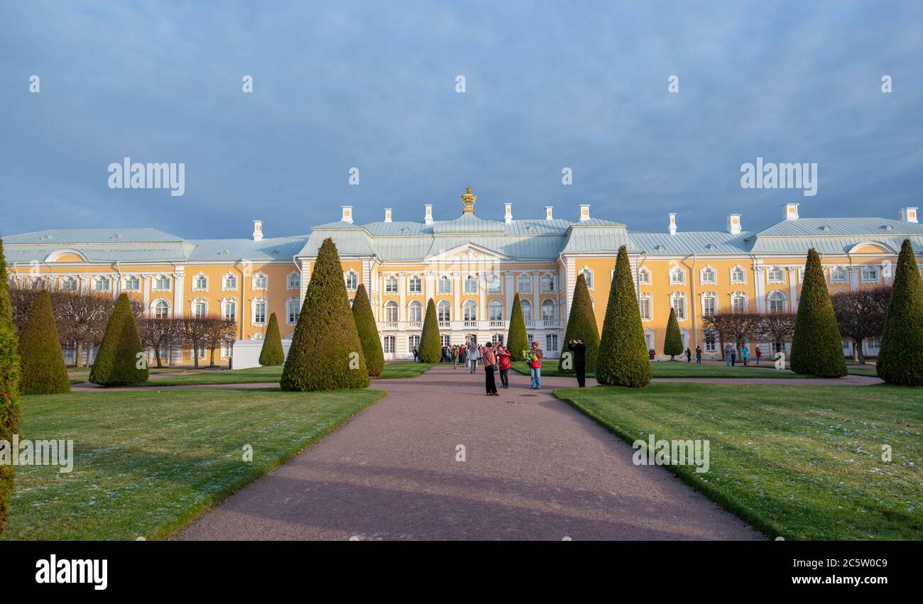 Peterhof, Saint-Pétersbourg, Russie. Palais Peterhof, commandé par Pierre le Grand. Banque D'Images