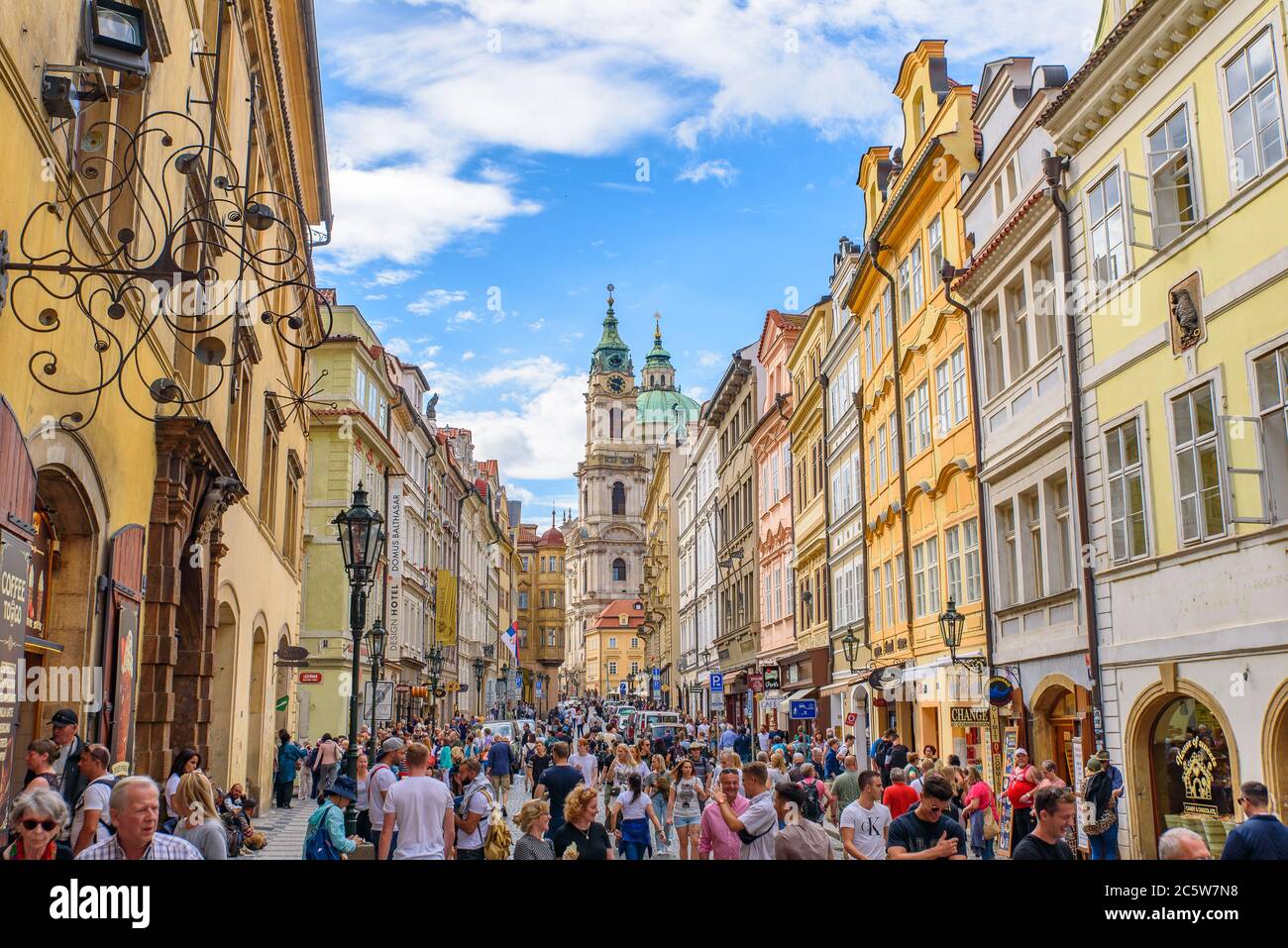 Vue sur la rue de la vieille ville de Prague, République tchèque Banque D'Images