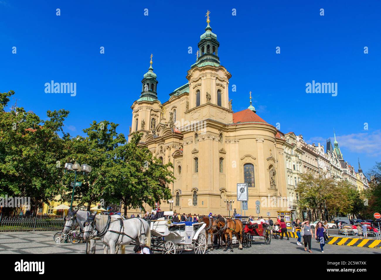 Les gens sur la place de la Vieille ville à Prague, République tchèque Banque D'Images