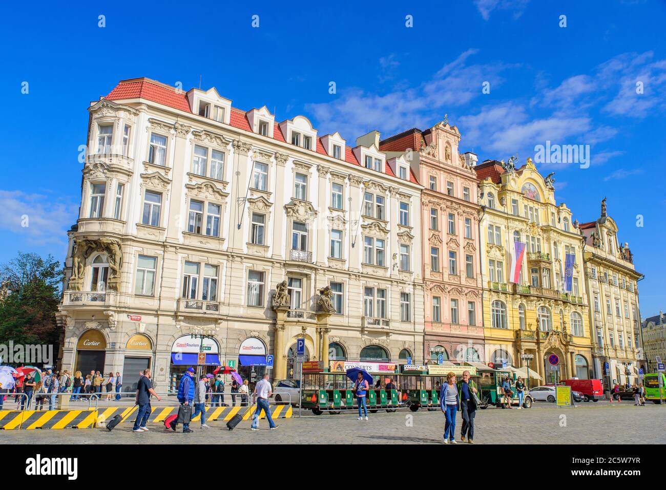 Les gens sur la place de la Vieille ville à Prague, République tchèque Banque D'Images