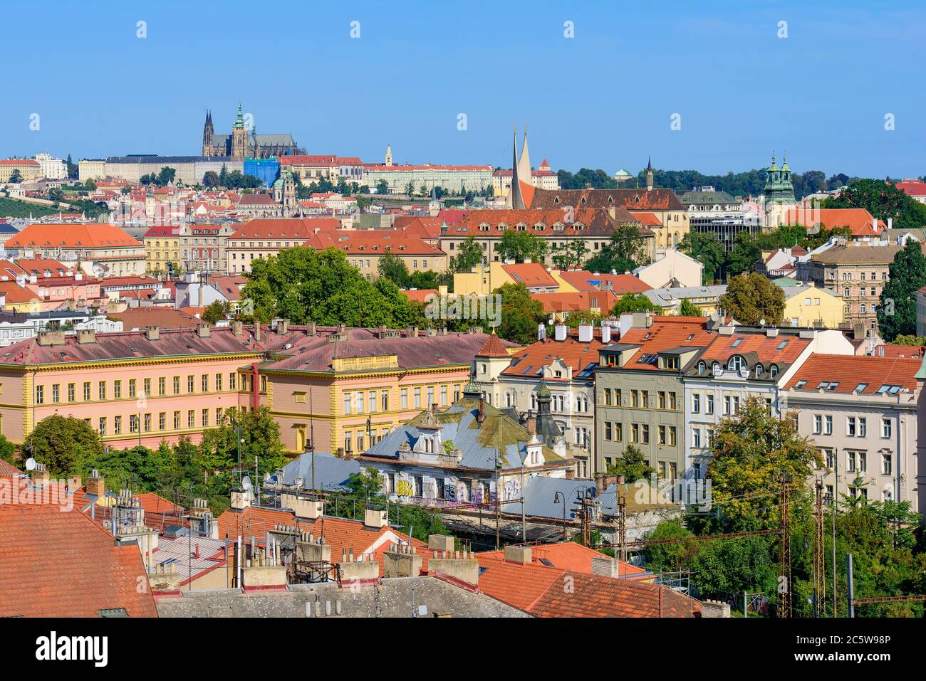 Vue sur les bâtiments traditionnels et la vieille ville de Prague, République tchèque Banque D'Images