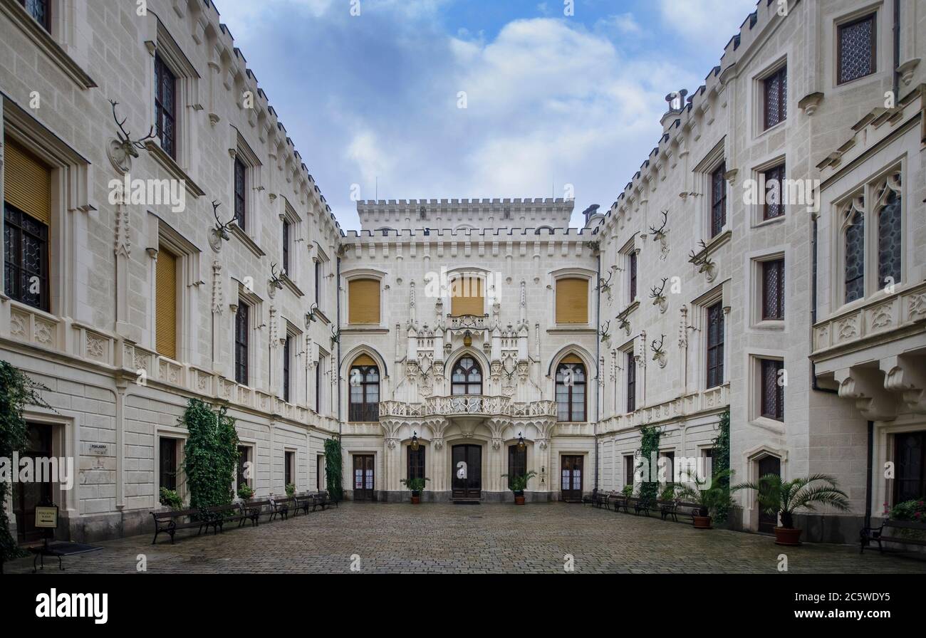 HLUBOKA NAD VLTAVOU, RÉPUBLIQUE TCHÈQUE. Beau château Renaissance Hluboka est une destination touristique attrayante en Bohême du Sud. Banque D'Images