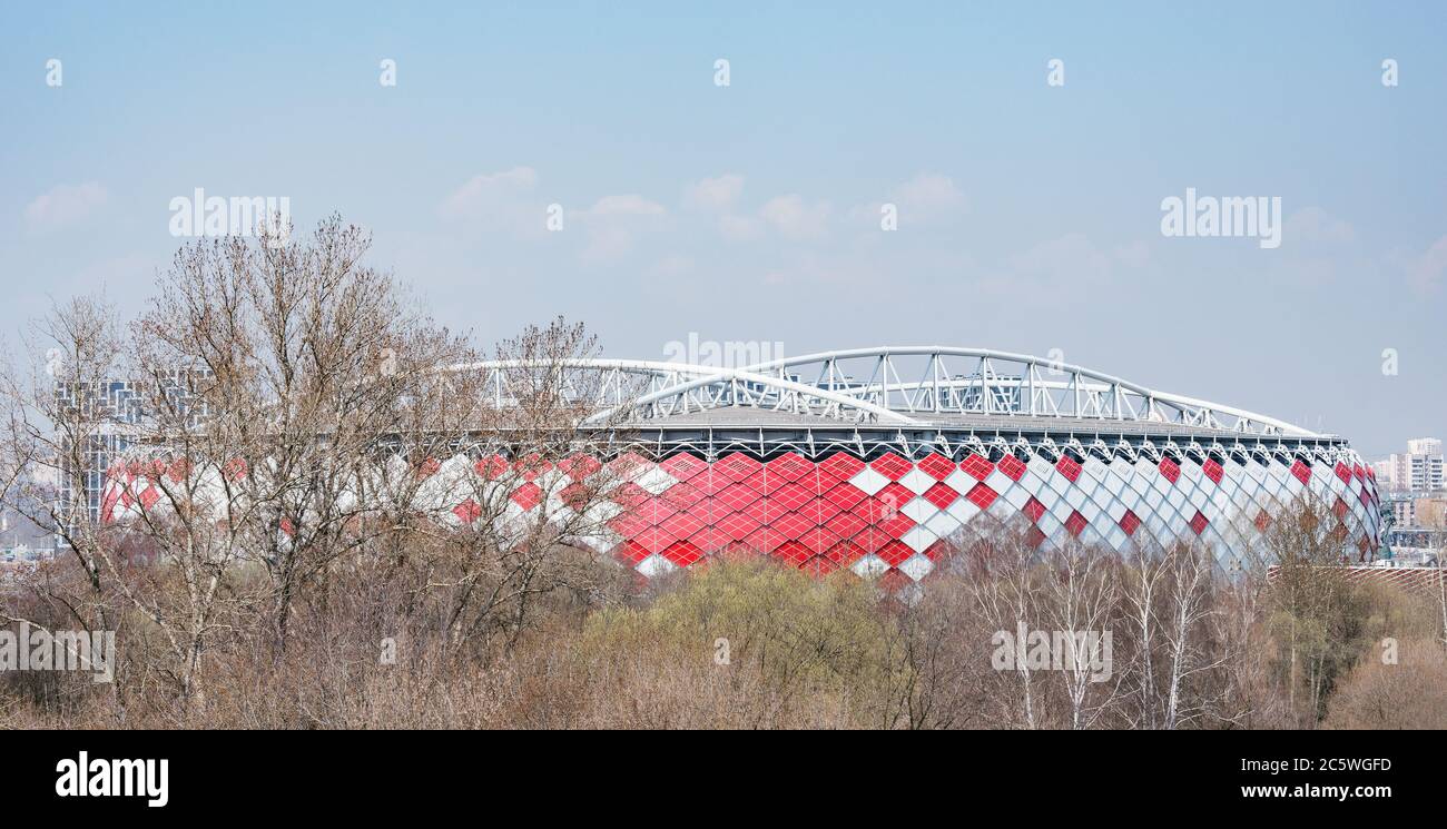 Moscou, Russie - Aptil 21, 2019: Vue de l'entrée de l'arène Otkrytie. Stade de l'équipe de football de Spartak. Banque D'Images