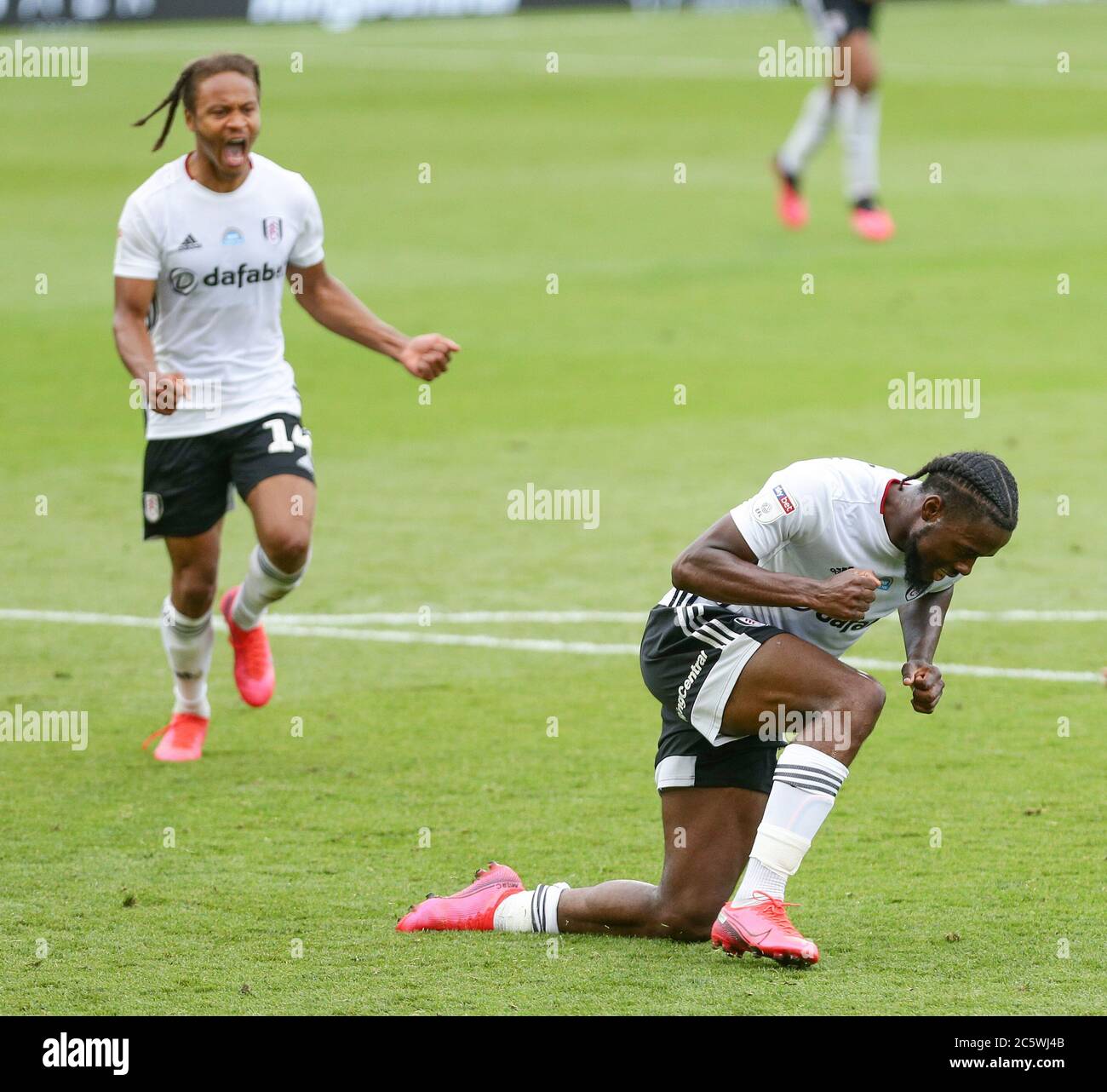 LONDRES, ANGLETERRE - Josh Onomah de Fulham célèbre son premier but d'équipe lors du match de championnat Sky Bet entre Fulham et Birmingham City à Craven Cottage, Londres, le samedi 4 juillet 2020. (Crédit : Jacques Feeney | MI News) crédit : MI News & Sport /Alay Live News Banque D'Images