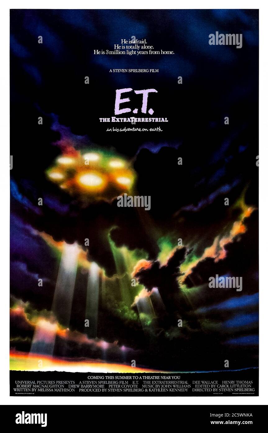 E.T. The Extra-Terrestrial (1982), réalisé par Steven Spielberg et mettant en vedette Henry Thomas, Drew Barrymore, Peter Coyote et Robert MacNaughton. Un enfant forme un lien spécial avec un étranger marooné sur terre. Banque D'Images