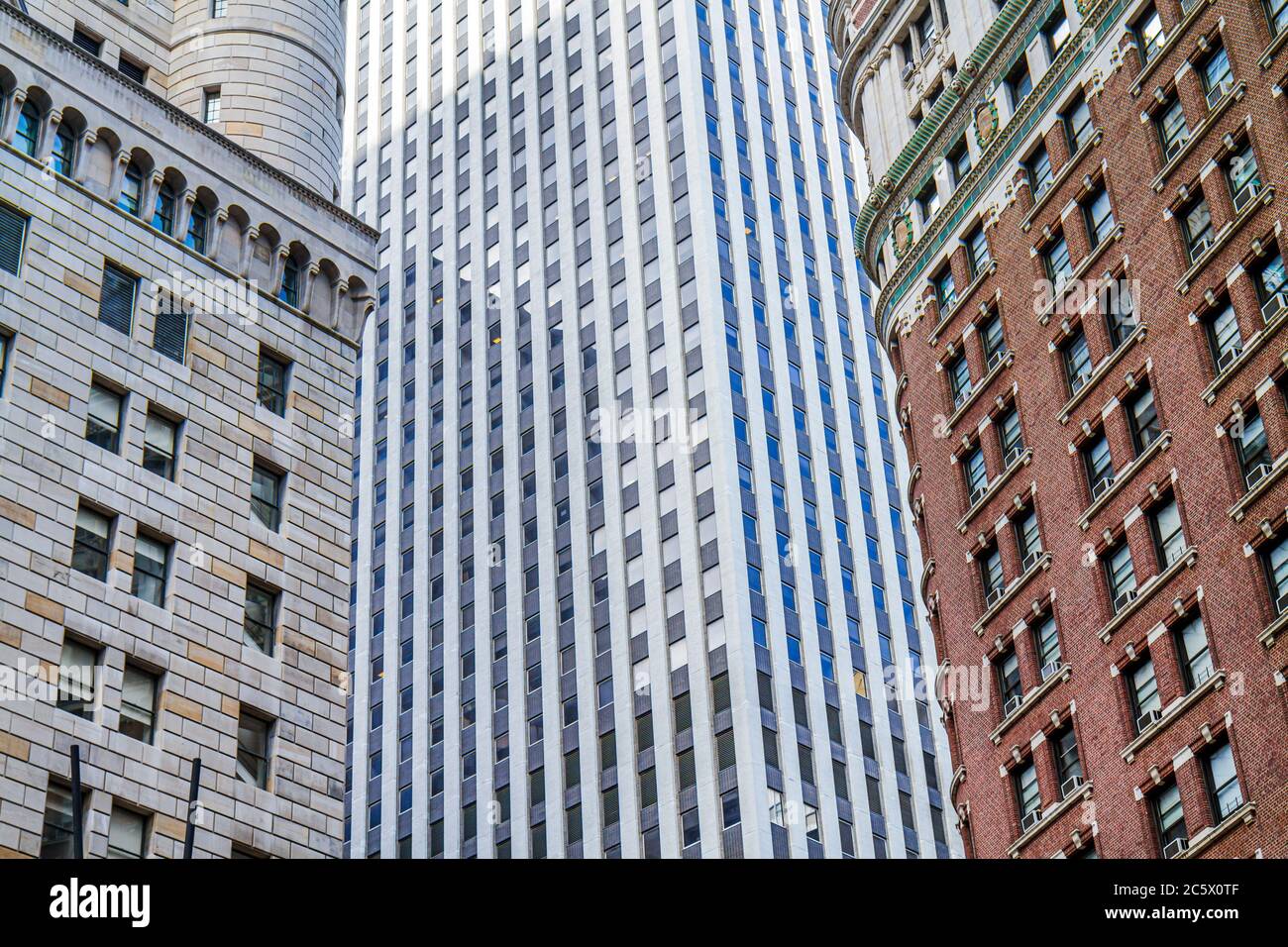 New York City, NY NYC Lower, Manhattan, quartier financier, FIDI, bâtiment, gratte-ciel gratte-ciel gratte-ciel de construction de bâtiments contraste, ancien, nouveau, arc moderne Banque D'Images