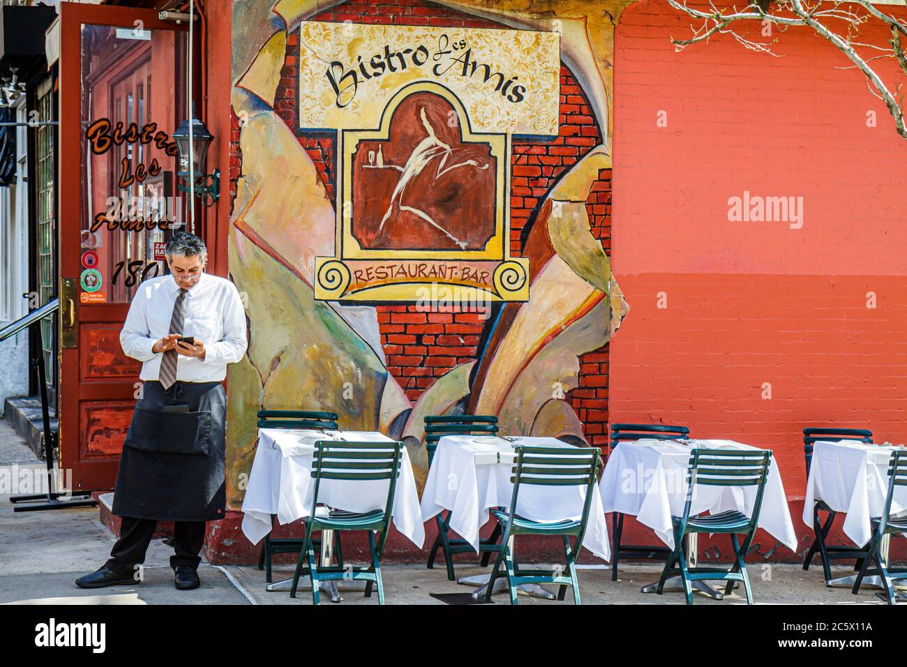 New York City, NYC NY Lower, Manhattan, SoHo, Spring Street, scène de rue, rue, trottoir, Bistro les amis, restaurant restaurants repas cafés, al Banque D'Images