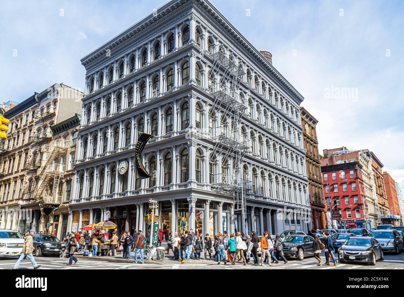 New York City, NY NYC Lower, Manhattan, SoHo, Cast Iron Historic District, architecture Broome Street, Broadway, bâtiment Haughwout, intersection bondée, mult Banque D'Images