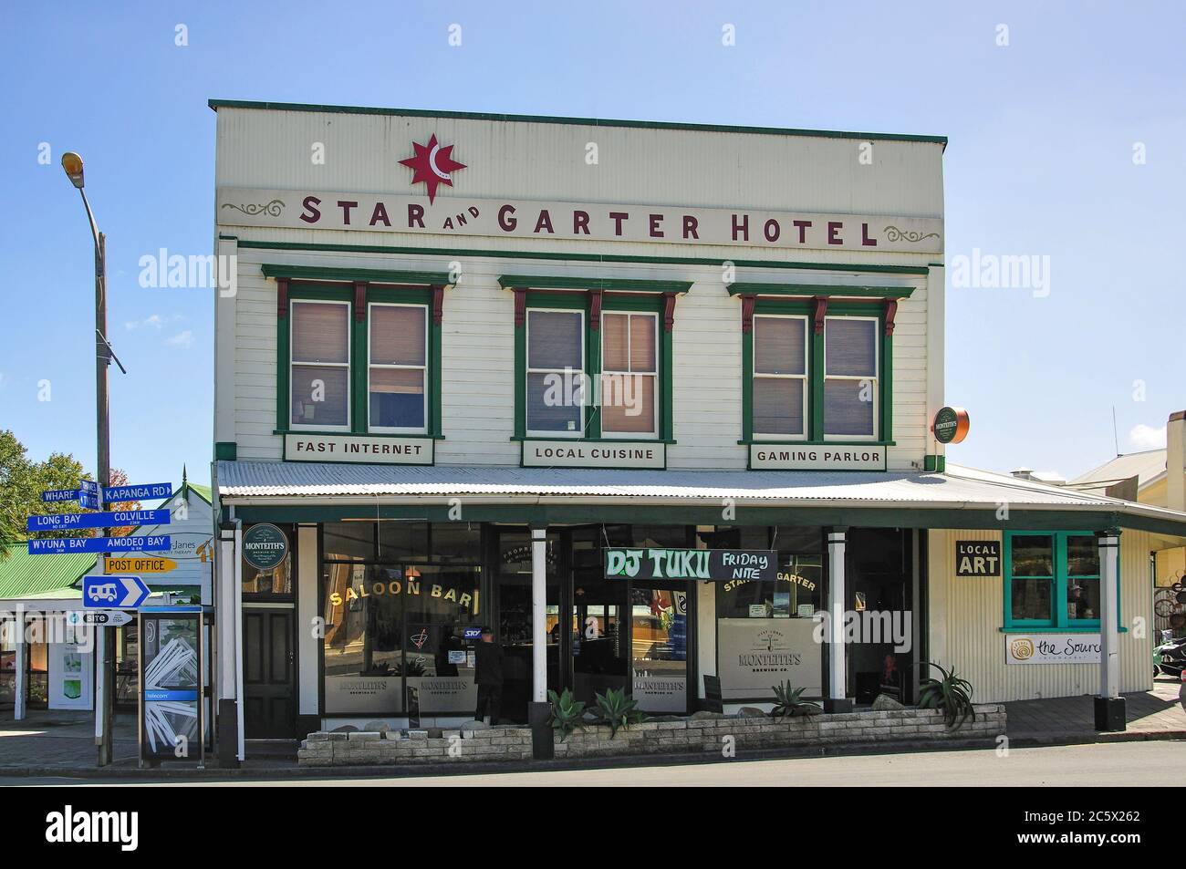 'Historique' & Garter Hotel, Kapanga Road, Coromandel Town, péninsule de Coromandel, de la région de Waikato, Nouvelle-Zélande, île du Nord Banque D'Images