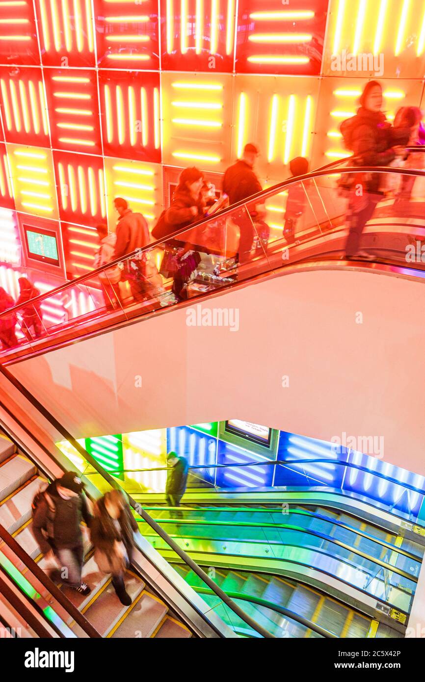 New York City, NY NYC Manhattan, Midtown, Times Square, Toys R US, flagship store, chaîne, shopping shoppers magasin magasins marché marchés acheter Banque D'Images