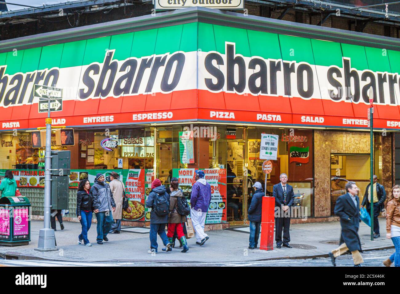 New York City, NY NYC Manhattan, Midtown, Times Square, coin de rue, Sbarro, pizzeria, restaurants de nourriture, cafés de restauration, signes, signe, NY110405073 Banque D'Images