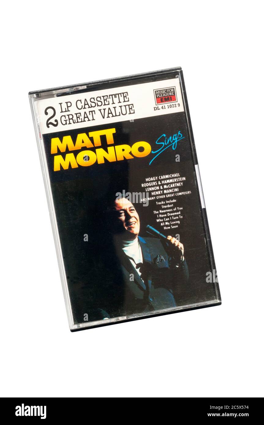 Une double cassette de musique de compilation pré-enregistrée de Matt Monro chante, sortie en 1985. Banque D'Images