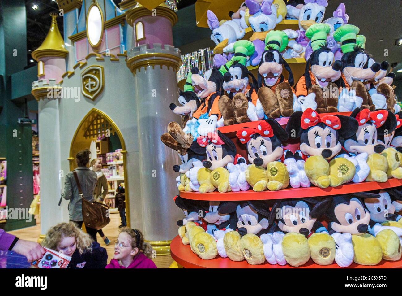 New York City, NY NYC Manhattan, Midtown, Times Square, Walt Disney Company, Disney Store, shopping shoppers boutique boutiques marché achat se Banque D'Images