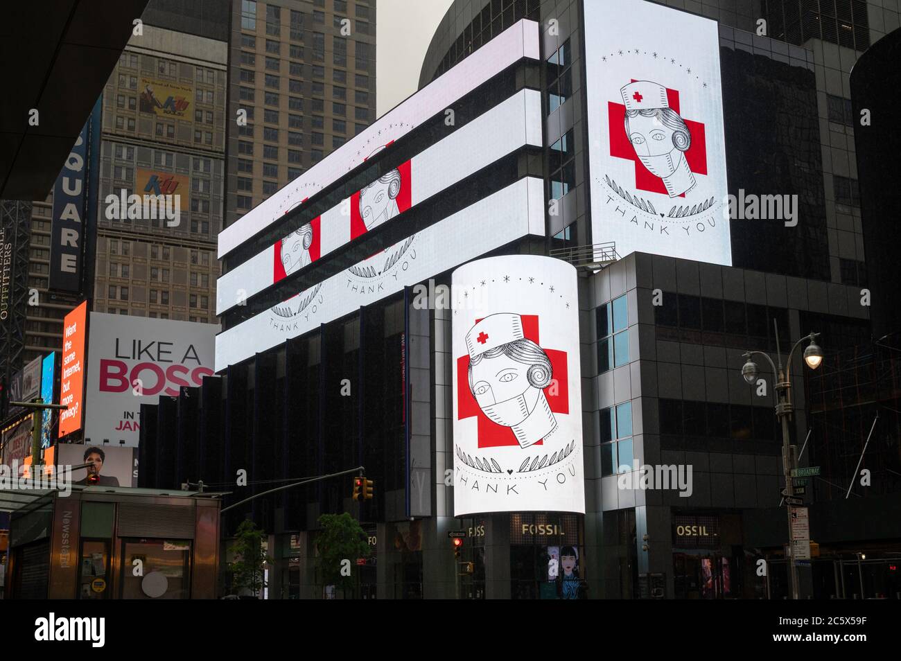 Signe à Times Square, New York, remerciant les travailleurs essentiels pendant la pandémie du coronavirus en mai 2020 Banque D'Images
