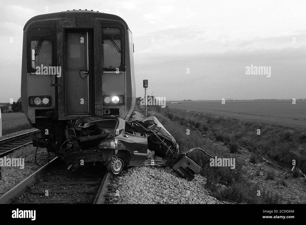 accident de voiture dans le train, suicide Banque D'Images