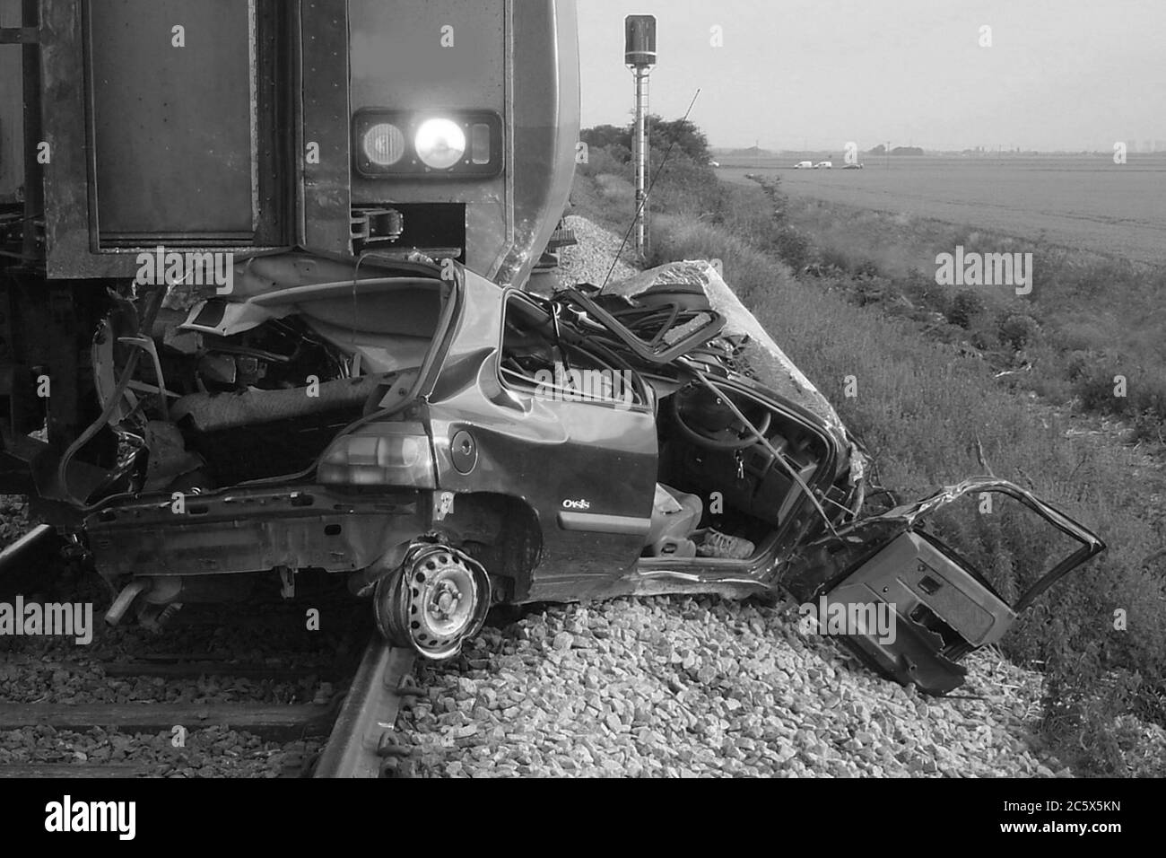 accident de voiture dans le train, suicide Banque D'Images