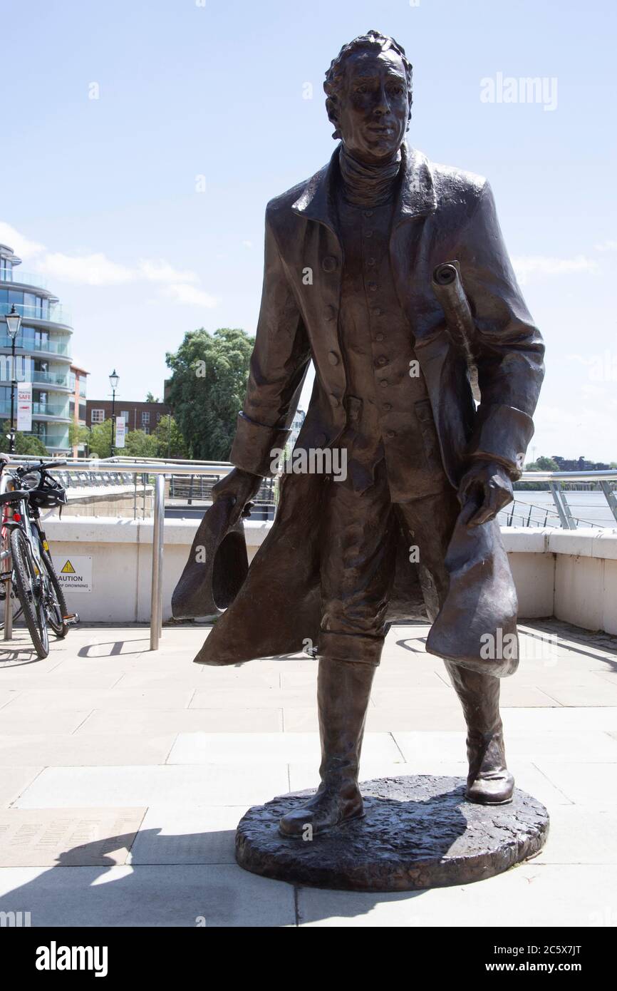 Statue of Lancelot « Capability » Brown le plus grand jardinier paysagiste du XVIIIe siècle de l'Angleterre, Distillery Wharf Riverside Walk à Hammersmith, Angleterre, Royaume-Uni Banque D'Images