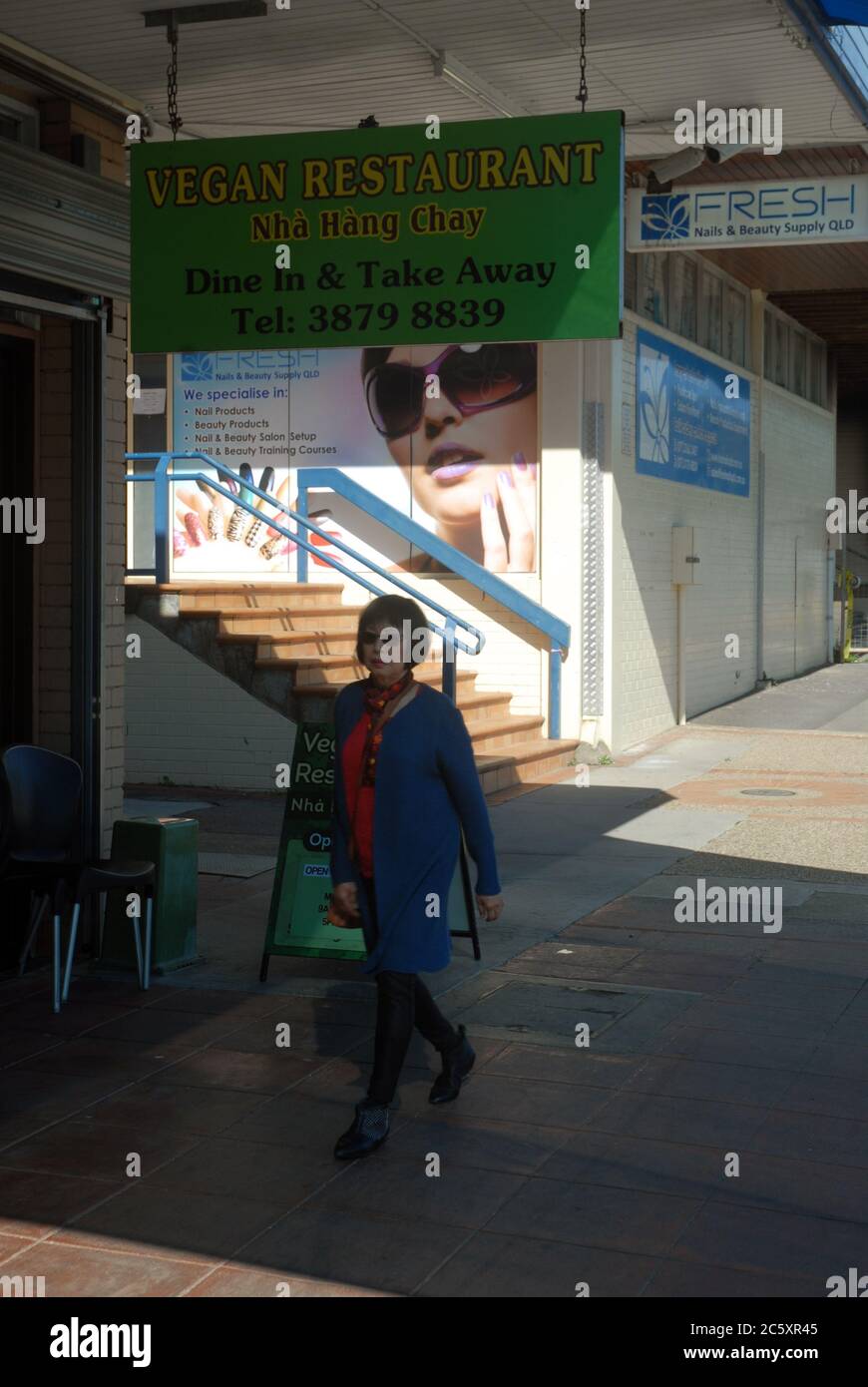 Magasins de forfaits de la Dame vietnamienne, Inala Plaza, Inala, Brisbane, Queensland, Australie. Banque D'Images