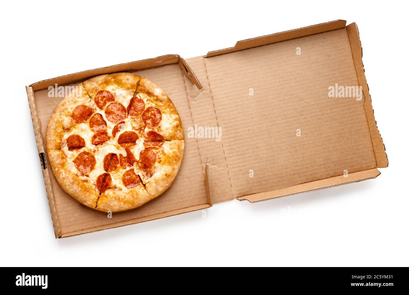 Pizza dans une boîte en carton isolée sur fond blanc. Vue de dessus du forfait pizza. Banque D'Images