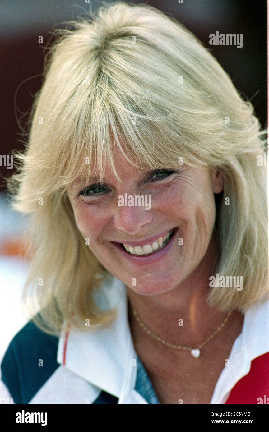 ARCHIVE: MONACO: JUIN 1988: Linda Evans au tournoi de tennis de célébrités à Monaco. Photo de fichier © Paul Smith/Featureflash Banque D'Images