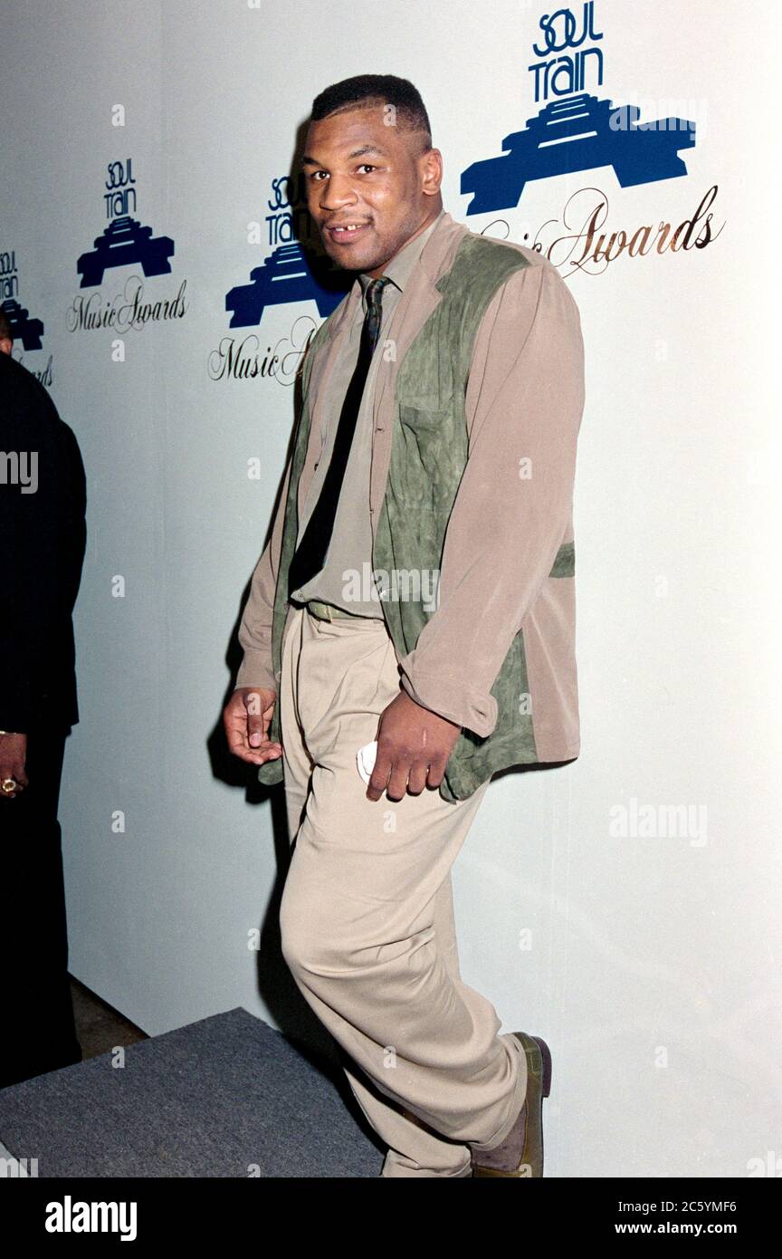ARCHIVE: LOS ANGELES, CA: 14 avril 1989: Mike Tyson au Soul train Music Awards. Photo de fichier © Paul Smith/Featureflash Banque D'Images