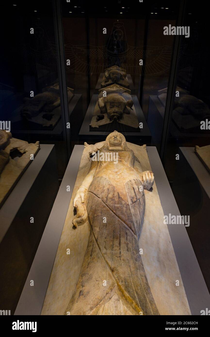 Sarcophage de Carthagin de la prêtresse aigue, Carthage, nécropole de