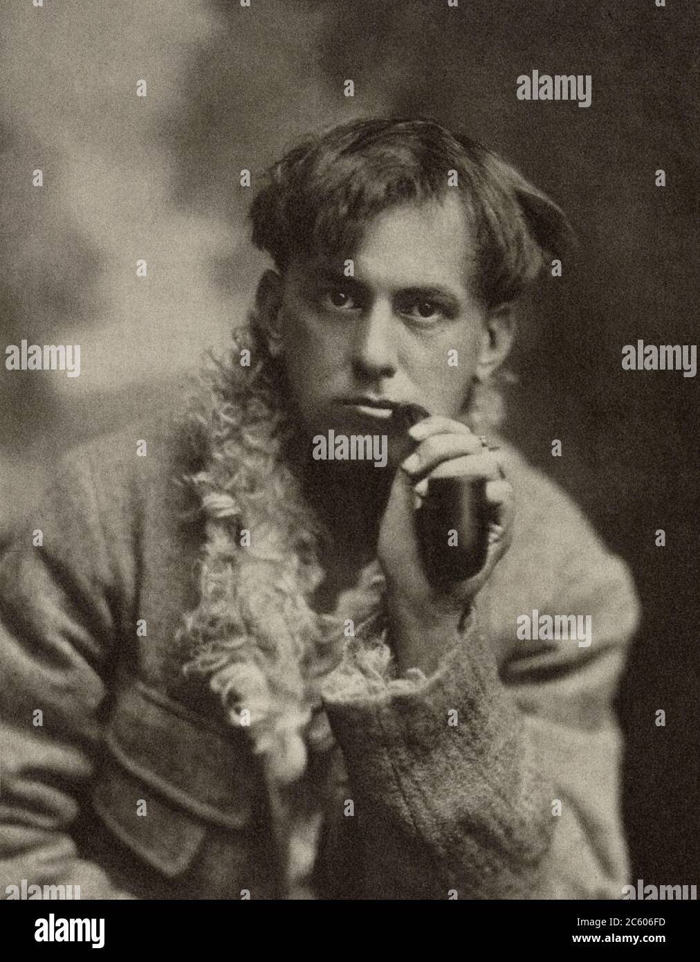 Le jeune Aleister Crowley (né Edward Alexander Crowley, 1875 – 1947) est un octogateur anglais, magicien cérémoniel, poète, peintre, romancier et mounta Banque D'Images
