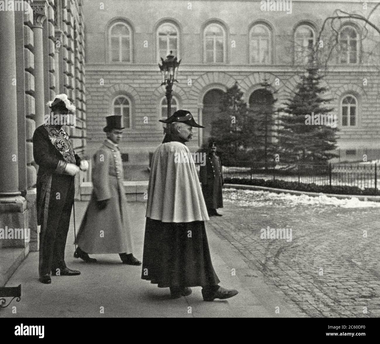 Première réunion de la Société des Nations le 10 janvier à Genève. Sur la photo, l'ambassadeur des pays-Bas en Suisse quitte le bâtiment où le sessio Banque D'Images