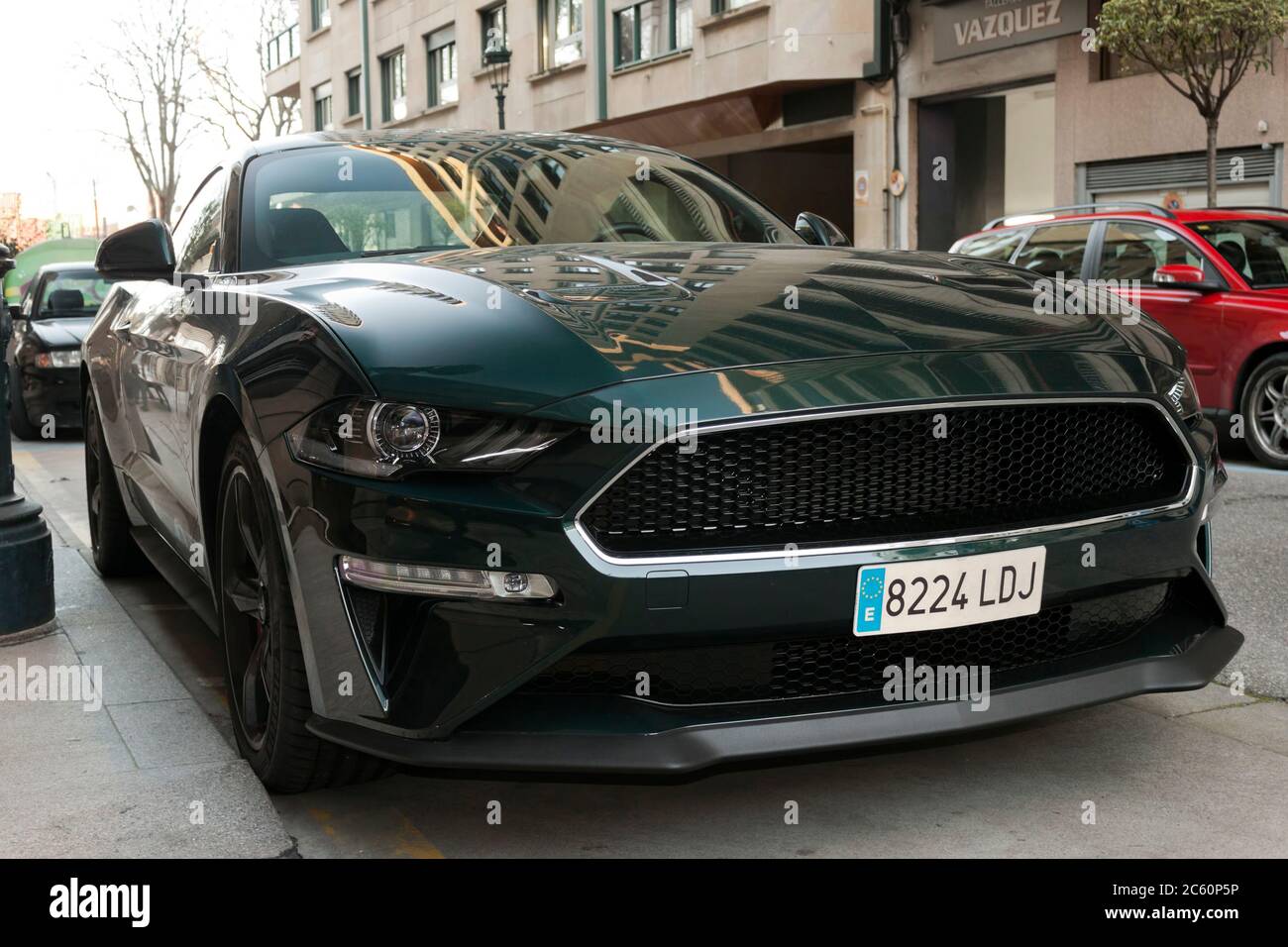 Vue de face d'un Ford Mustang Bullitt 2020 garés dans la rue le 18 février 2020 à Vigo ville, Pontevedra, Espagne. Banque D'Images